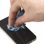 Bệnh Viện Điện Thoại 24h hướng dẫn người các thao tác vệ sinh màn hình iPhone 5,5S đơn giản