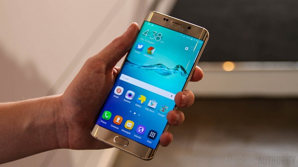 Galaxy-S6-Edge-Gold-Hands-On-AA-4-of-20-840x473
